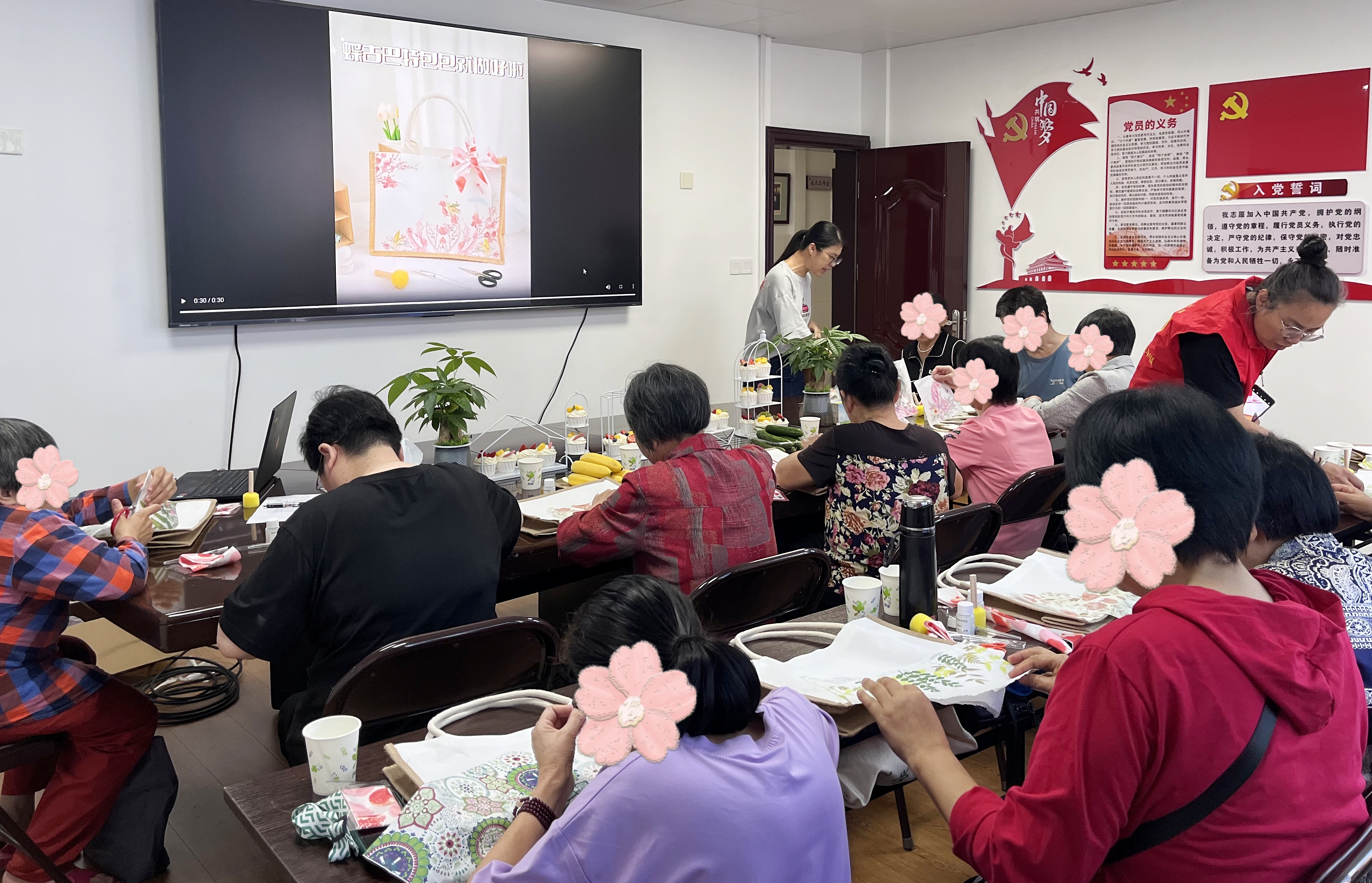 不期而“绘”把爱“袋”回家 (1) 不期而“绘”把爱“袋”回家 (1)